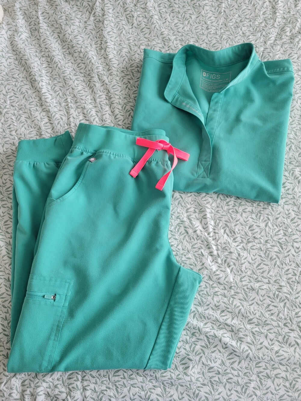 Figs scrubs set surgical green pink tie XS Rafaela/M-P Zamora joggers